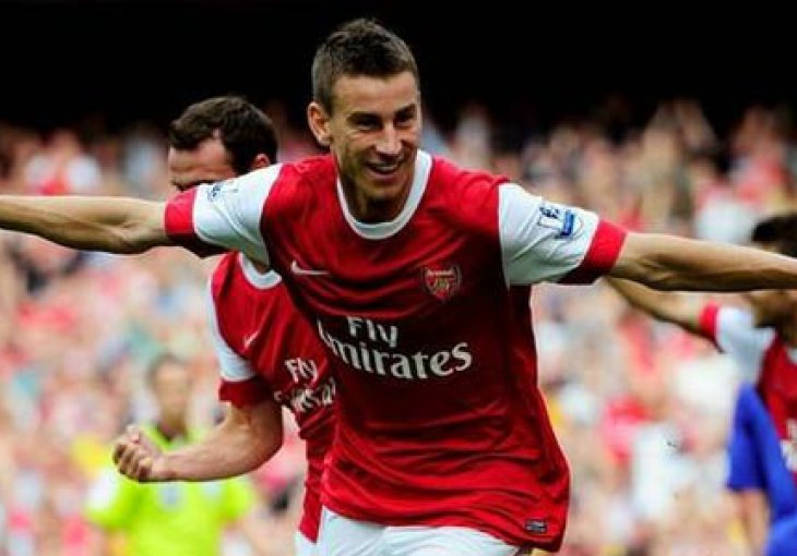 Arsenal bez Gibbsa, ali sa Koscielnyim