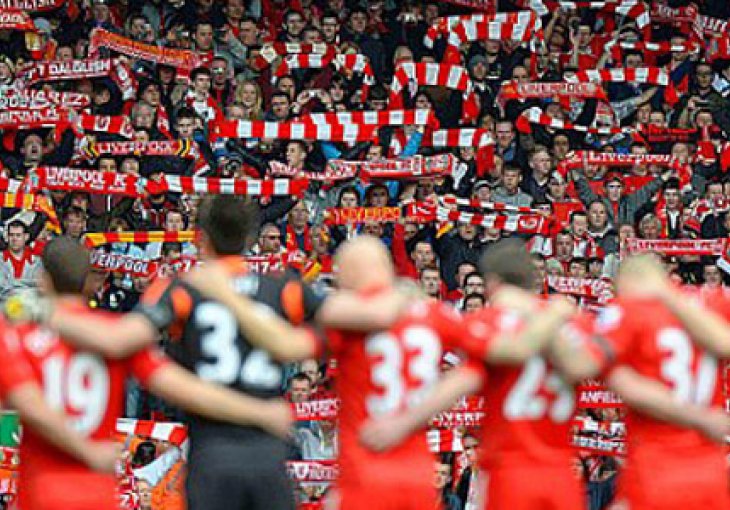 Poruka ocu u nestalom avionu: Tata vrati se kući, Liverpool pobjeđuje