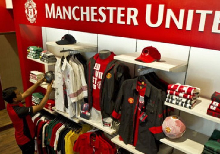 Porasla prodaja dresova Liverpoola, a pala Manchester Uniteda