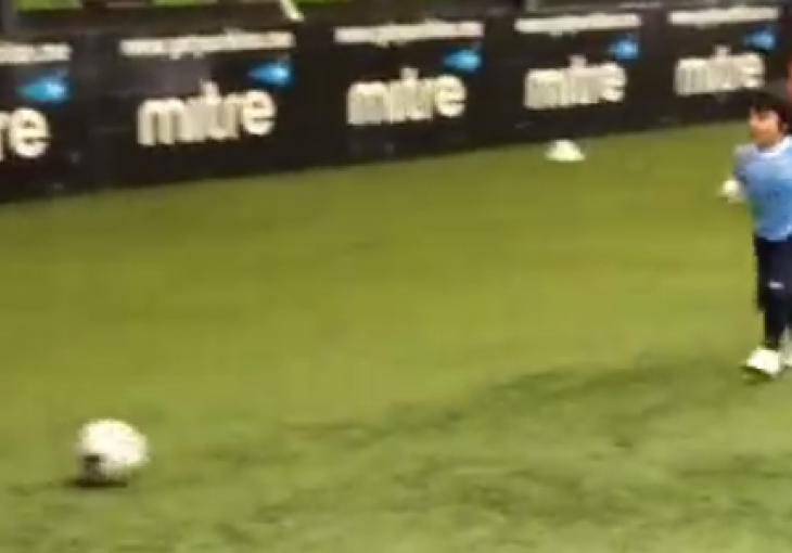 Kum mu je Messi, djed Maradona, a otac Sergio Aguero, šta će mali postati?
