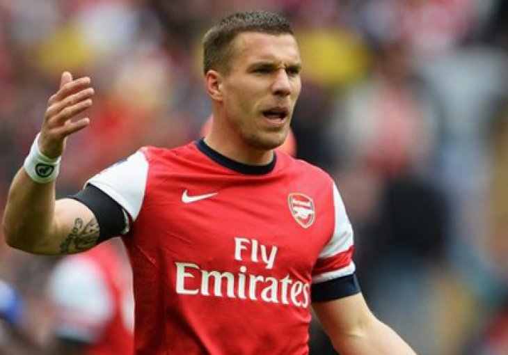 Podolski nezadovoljan tretmanom koji ima kod Wengera