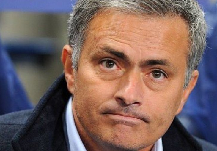 Jose Mourinho 'čestitao' sudijama!