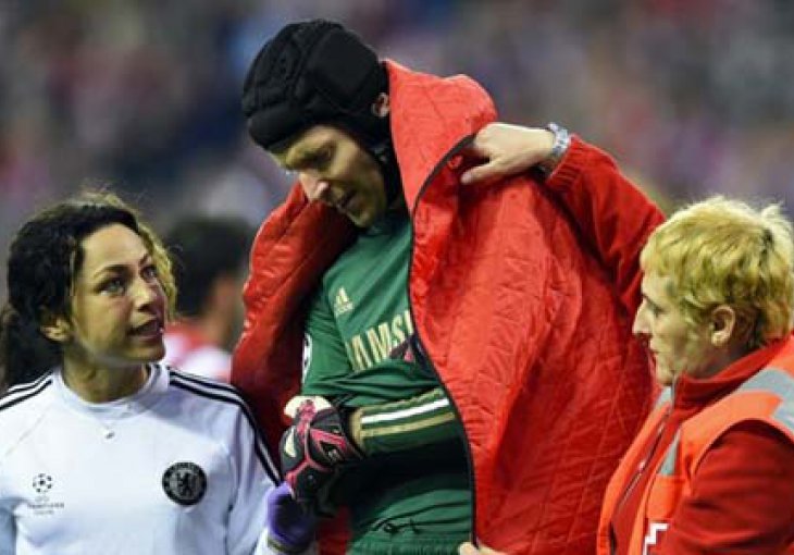 Problemi za Chelsea - Petr Čech propušta ostatak sezone