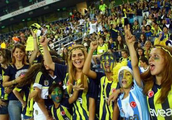Ludnica na ulicama Istanbula: Fenerbahce je prvak Turske!