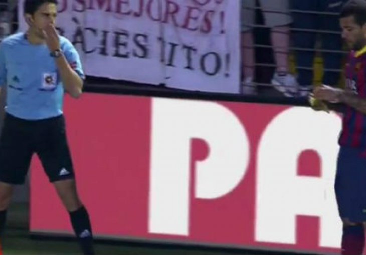 Ovako je Dani Alves uzvratio na rasizam sa tribina
