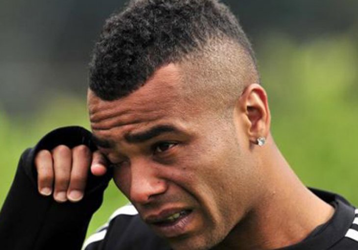 Ashley Cole: Svi su protiv mene