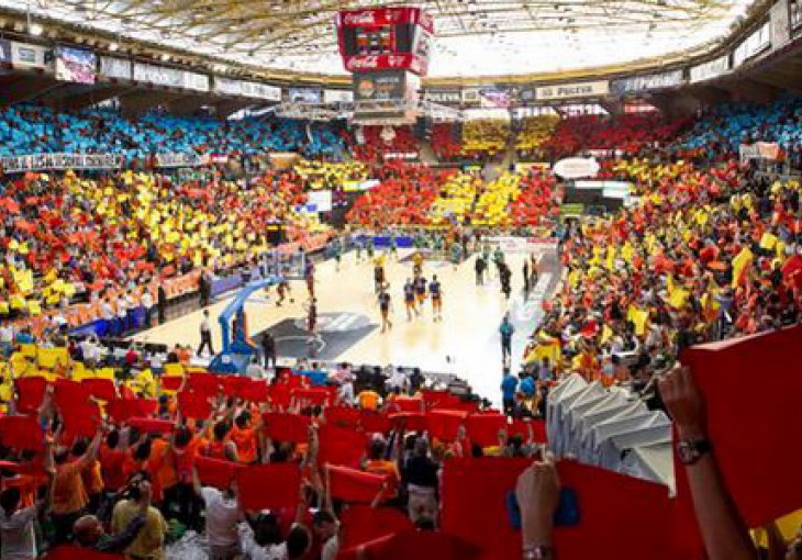 Valencija prosula 33 poena prednosti, ali ipak slavila