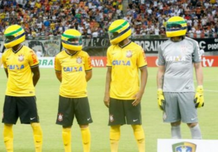 Fudbaleri Corinthiansa kacigama odali počast Senni