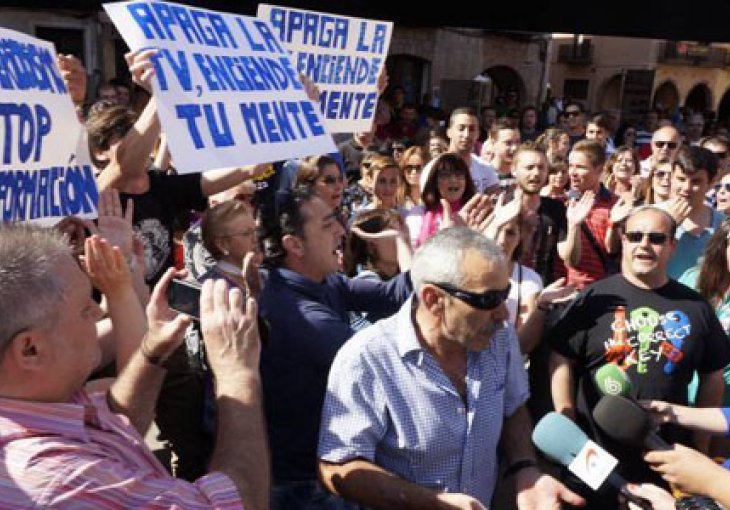 Šok u Villarrealu: Protesti podrške čovjeku koji je bacio bananu na Alvesa