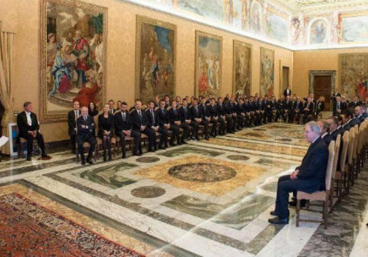 Papa Franjo: Ekonomski faktor bi mogao pokvariti sve što volimo u fudbalu