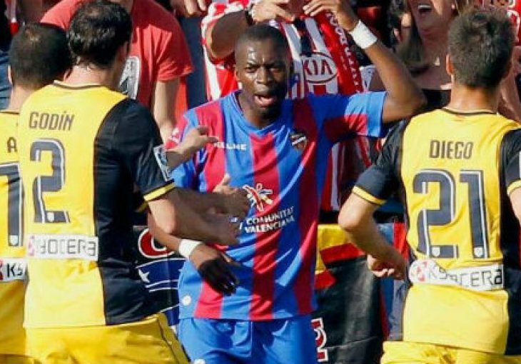 Nova žrtva rasizma: Fudbaler Levantea na prozivanja uzvratio plesom