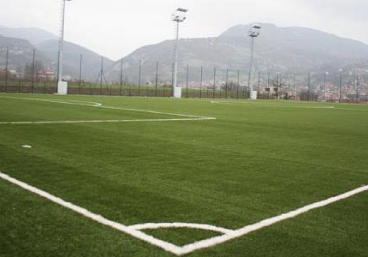 Potrošili milijune na moderni kamp da bi se pripremali u blatu u Hrasnici