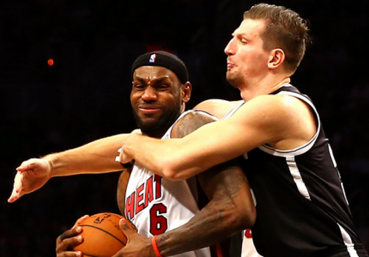 LeBron se od Teletovića odbio kao od stijenu!