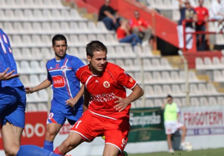 Nakon sumnjivog poraza od Travnika, navijači skinuli dresove sa igrača Borca