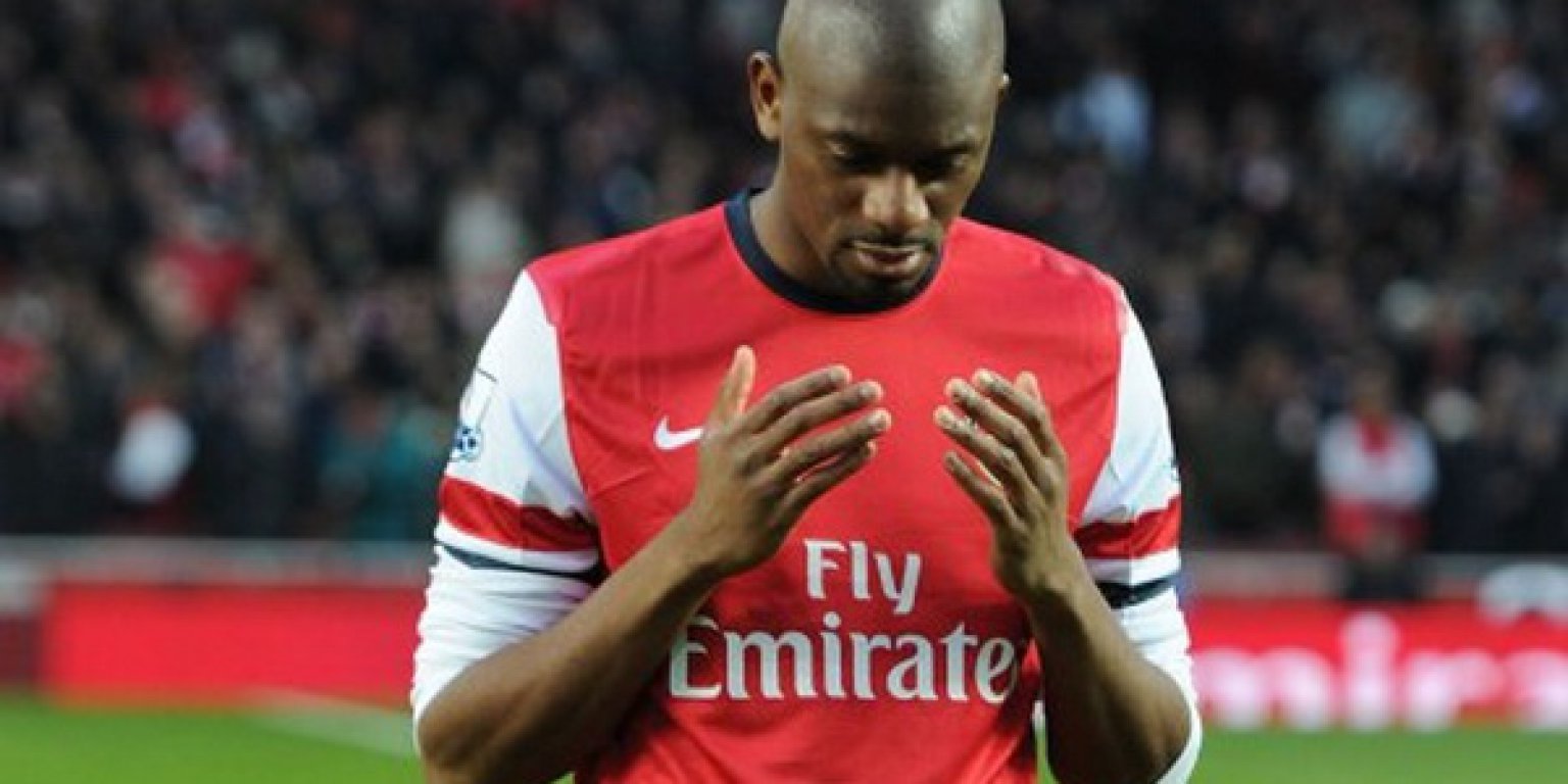 abou-diaby-praying