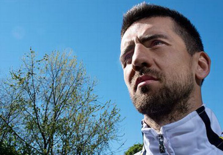 Ibišević se jedva probijao kroz poplave da bi došao na okupljanje