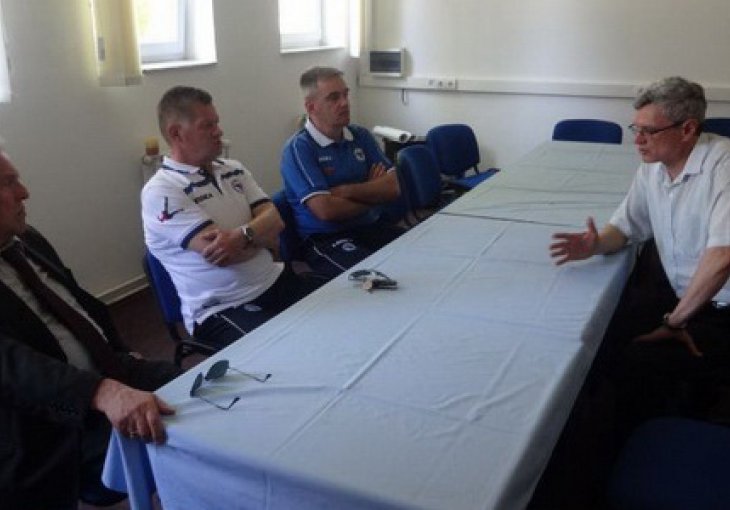 Čelnici Fudbalskog saveza BiH uručili pomoć stanovnicima Odžaka