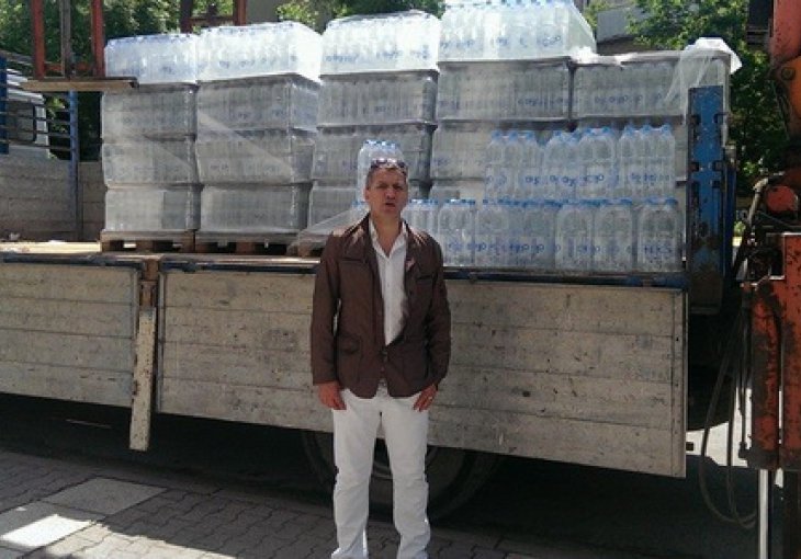 Refik Šabanadžović dovezao šleper vode i hrane