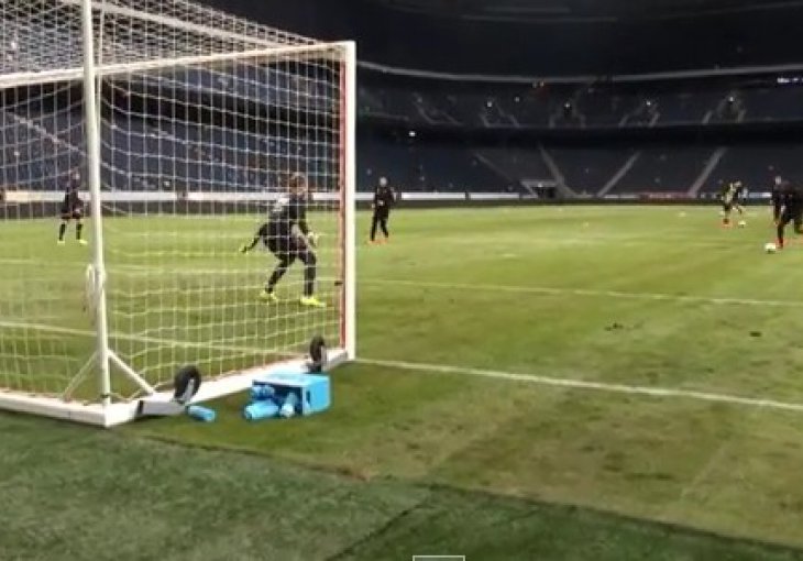 Lukaku jednim udarcem bacio na koljena Courtoisa i Mignoleta