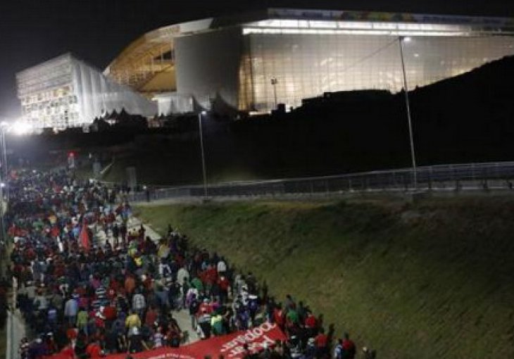 Brazil: Beskućnici blokirali Arenu Corinthians