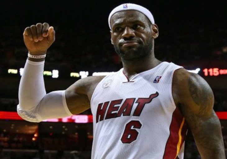 James se pridružio Jordanu i Bryantu