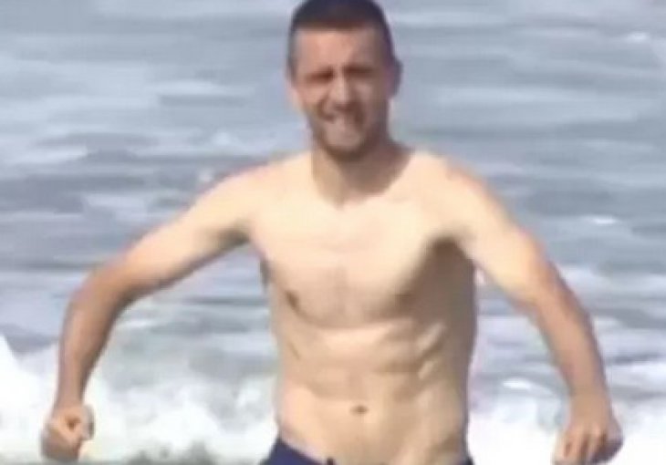 Vedad Ibišević u ulozi 'Hulka'