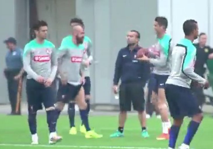 Pogledajte kako se Ronaldo snalazi u američkom fudbalu