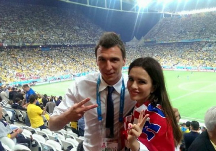Severina u zagrljaju sjajnog napadača navijala za Vatrene