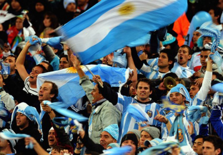 KATASTROFA U ARGENTINI: Huligani napali sutkinju vrelom vodom, nanjeli su joj velike povrede