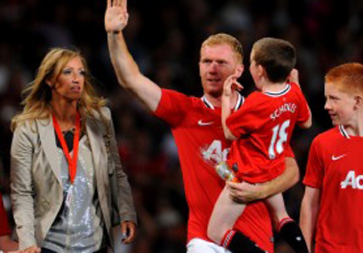 Scholes: Rooney nije kriv, igrao je na pogrešnoj poziciji