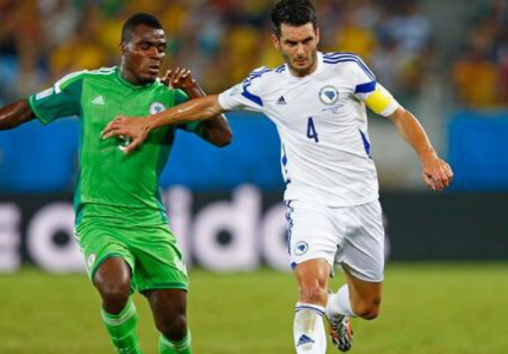 Pogledajte šta je radio sudija par trenutaka prije nego je Nigerija zabila gol Zmajevima