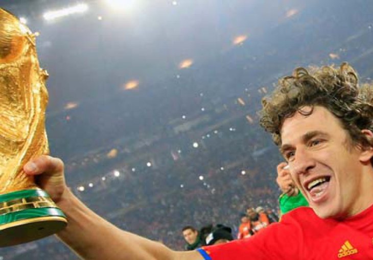 Puyol simbolično vraća pehar SP uoči finala