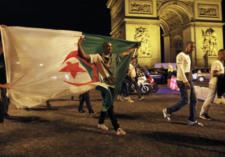 Širom Francuske na Alžirce pazi više od 25.000 policajaca