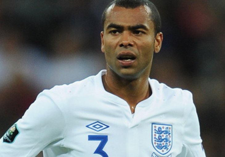 Ashley Cole iz Londona seli u Rim