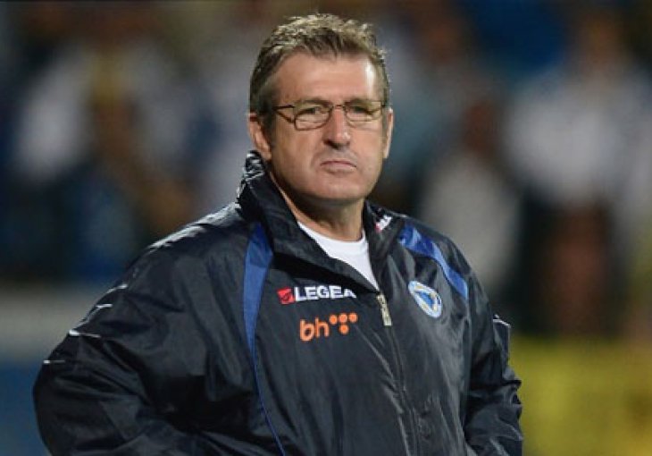 Pape svima paše, to bi ga moglo ostaviti na klupi BiH