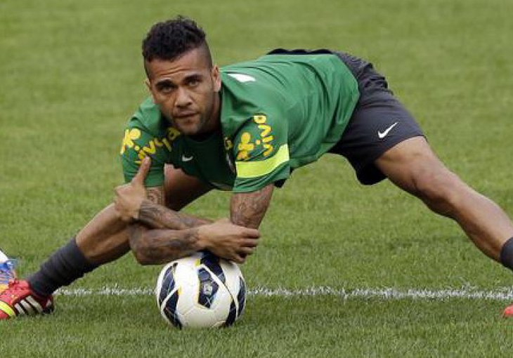 Dani Alves nije siguran da će ostati u Barceloni