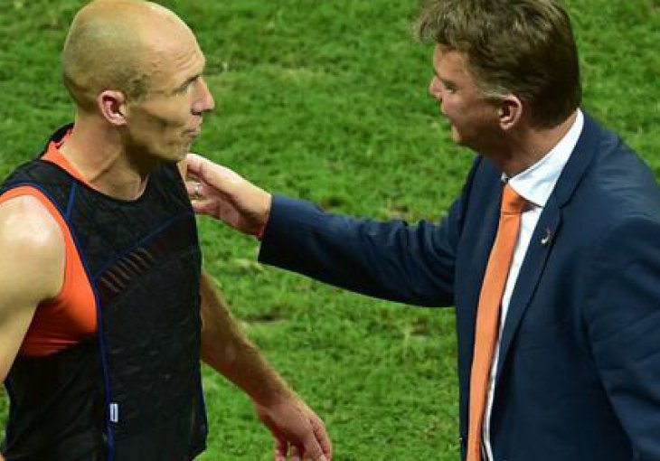 Kamera snimila razgovor: Šta je Van Gaal rekao Robbenu nakon utakmice