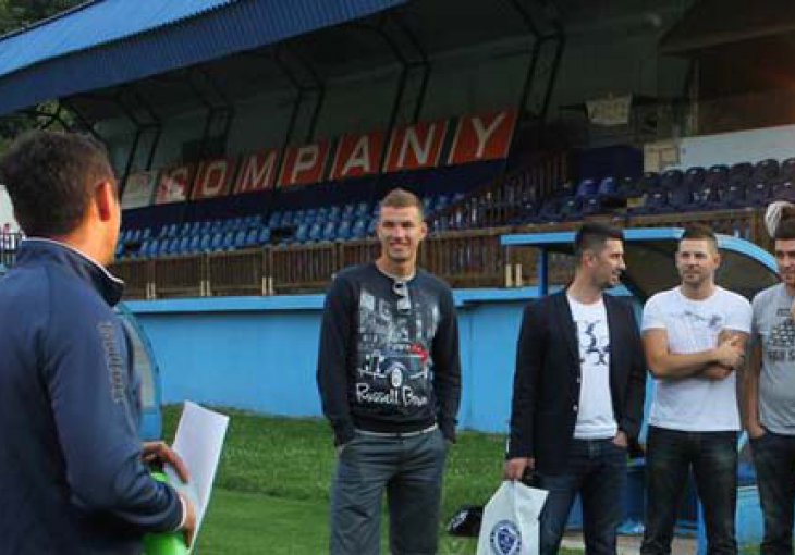Edin Džeko posjetio trening i zaželio sreću Plavima