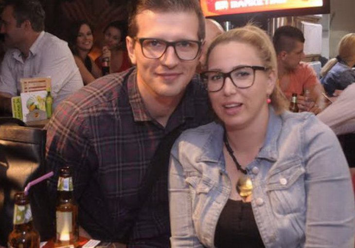 Teletović sa suprugom odmarao u kafiću