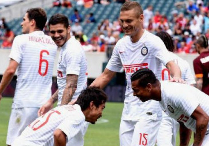 Roma poražena u Philadelphiji, Pjaniću sat vremena igre