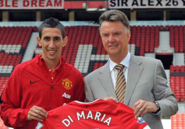 Di Maria nakon potpisa predstavljen medijima na Old Traffordu