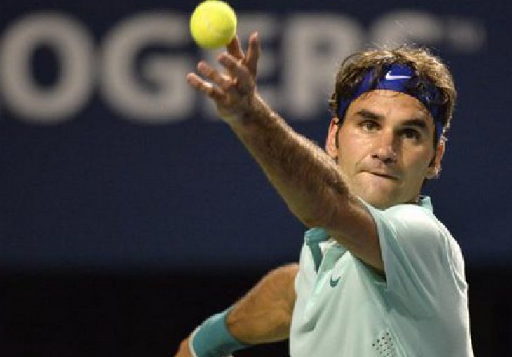 Federer osvojio poen nevjerovatnim lob udarcem