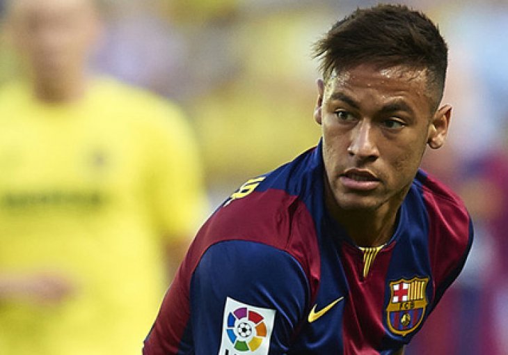 Barca kaznila Neymara zbog autograma?