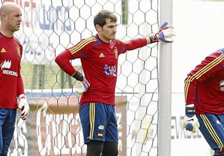 Del Bosque u dilemi, De Gea ili Casillas?