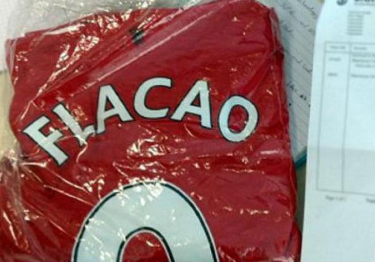 Kupite dres Flacaa sa brojem 9 u službenim radnjama Uniteda!