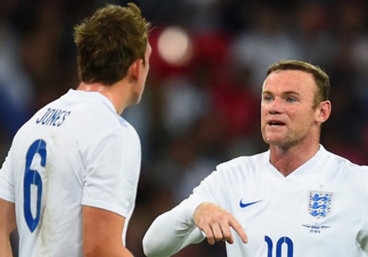 Rooney uveo sastanke igrača bez Hodgsona i stručnog štaba