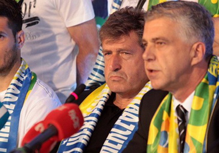 Izvinite, ko je ovdje lud?
