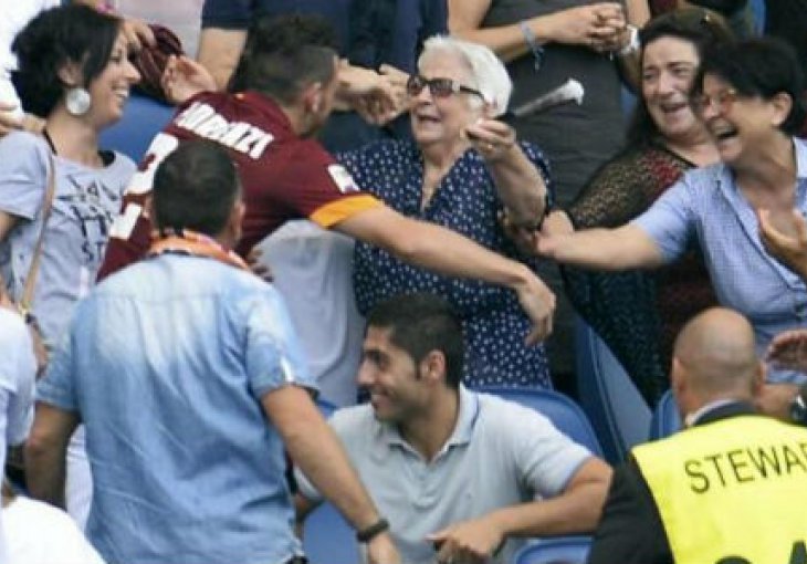 Zabio gol pa otišao poljubiti baku