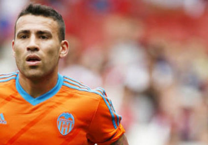 Manchester United zainteresovan za stopera Valencije