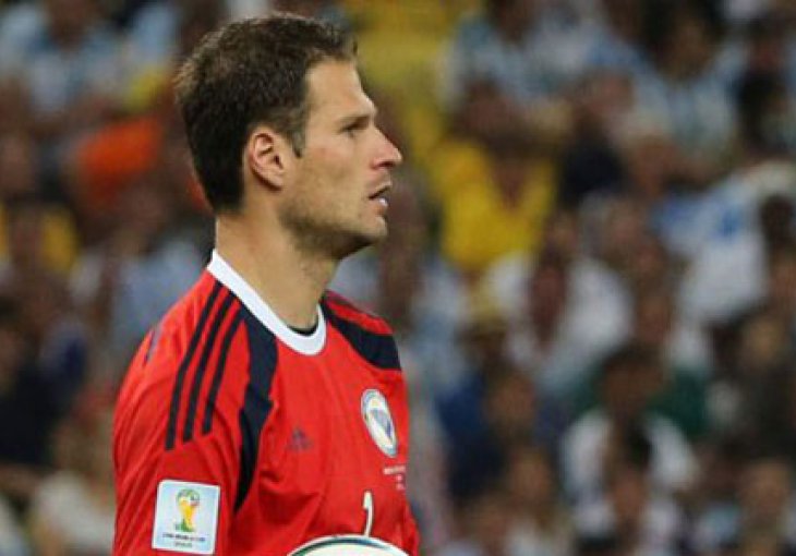 Ovo su frustracije: Pogledajte šta Asmir Begović radi Belgijancima